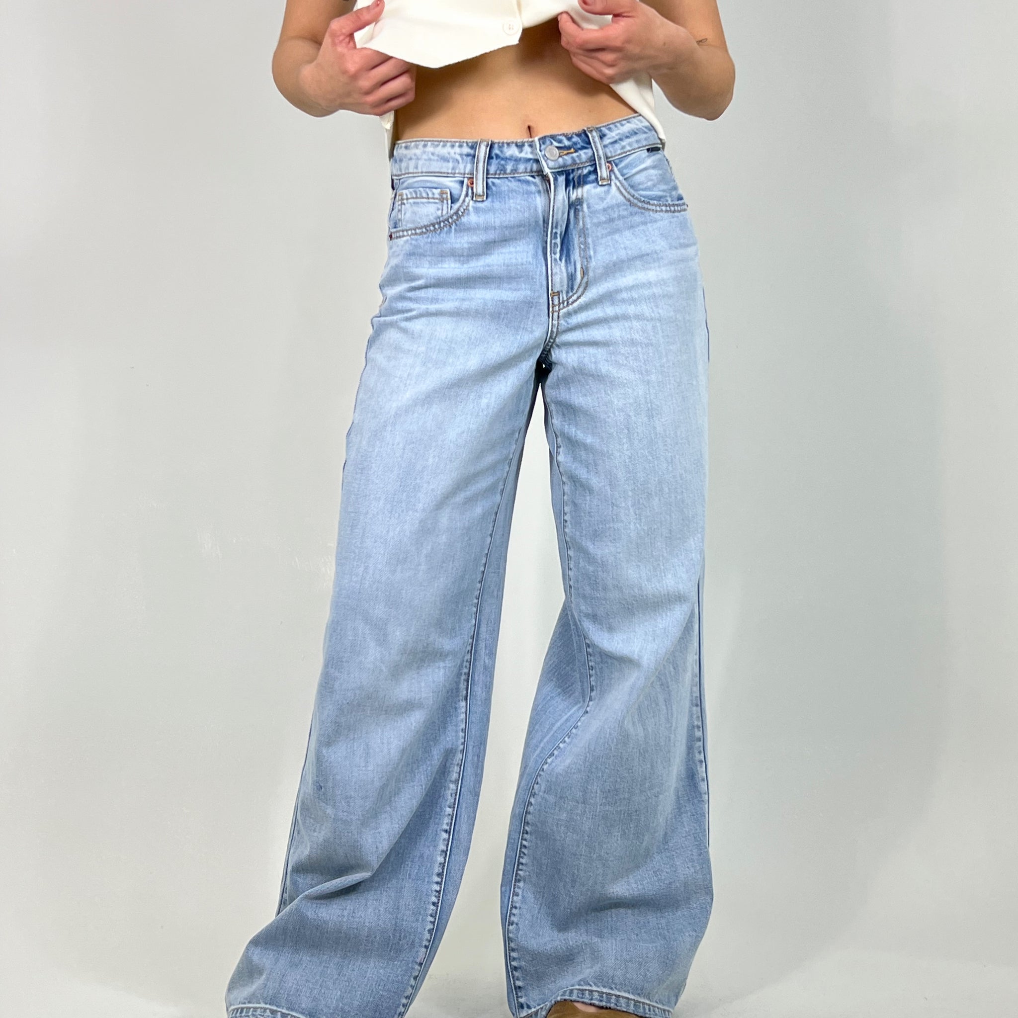 low waist light jeans