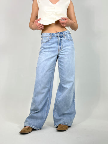 low waist light jeans